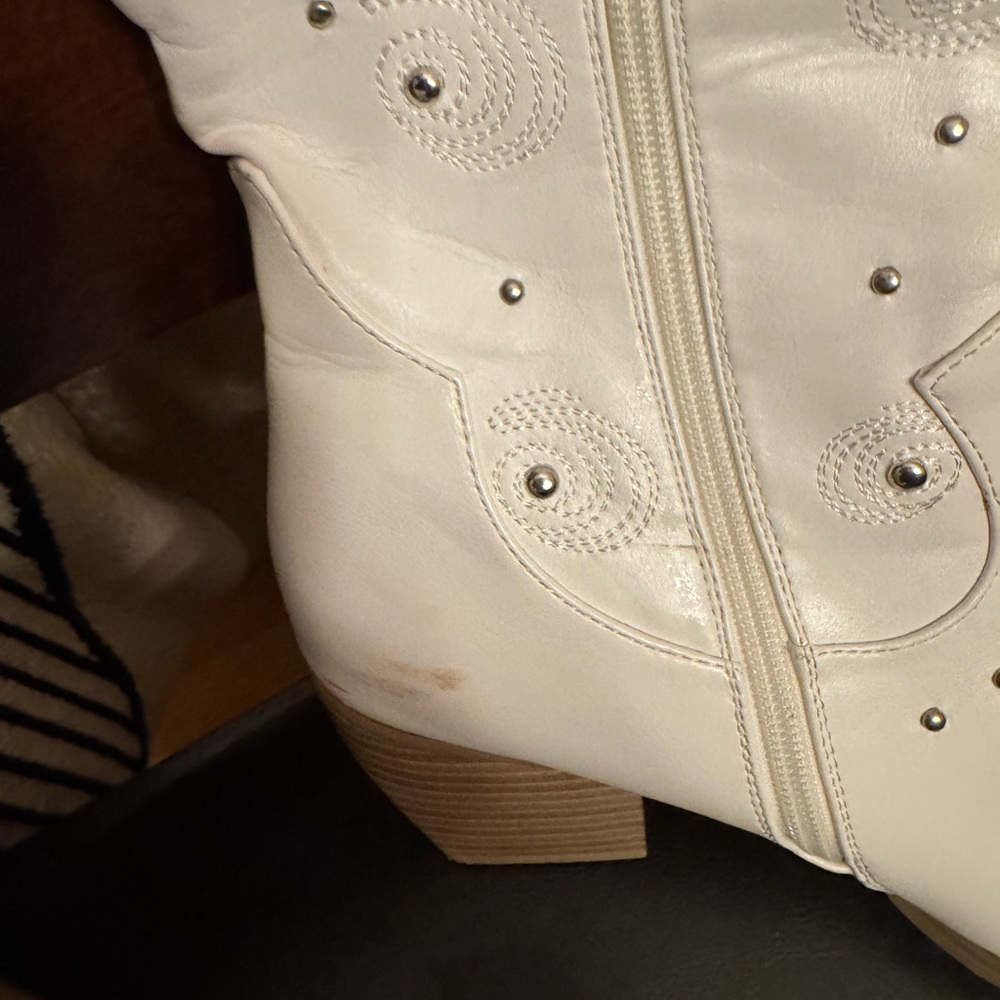Dream Pairs White Heeled Western Boots - Picture 4 of 11